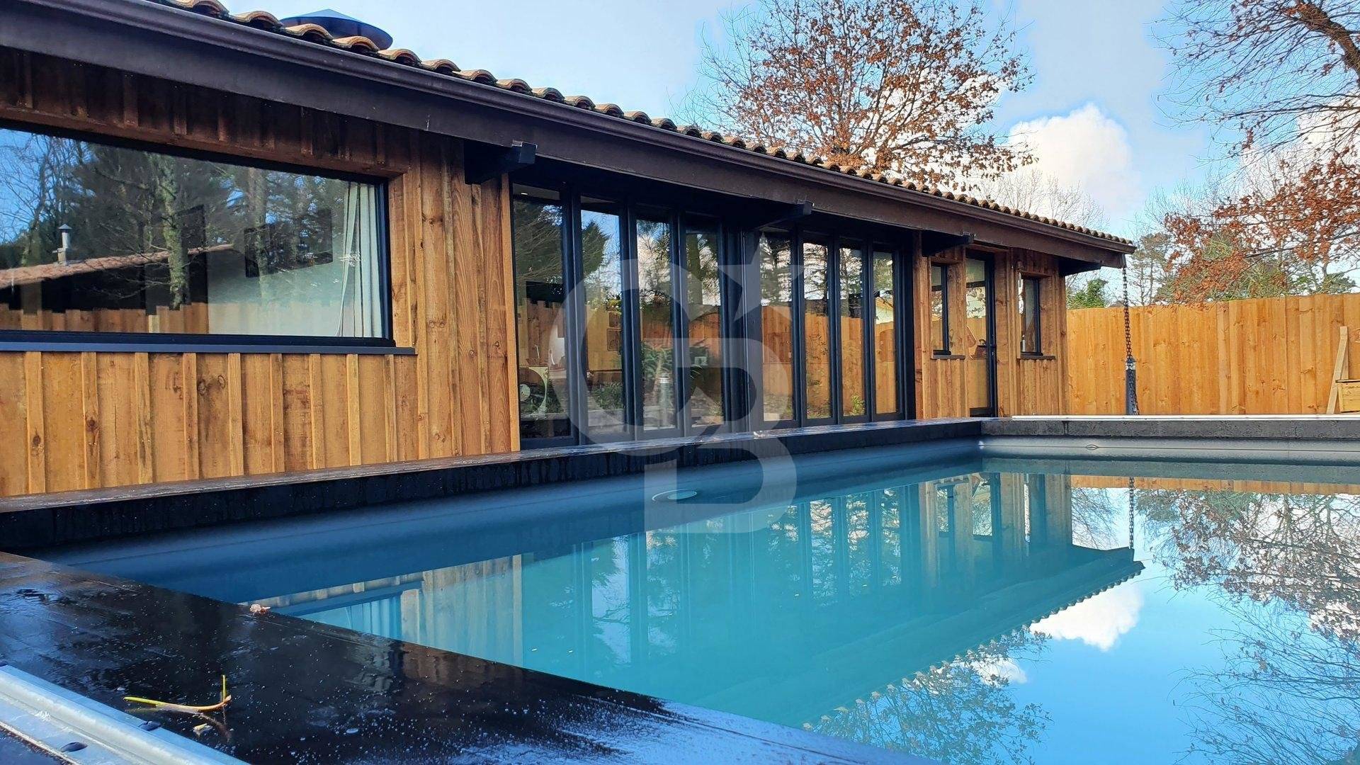 Magnifique villa rénovée style cabane avec piscine à vendre LÈGE CAP FERRET
