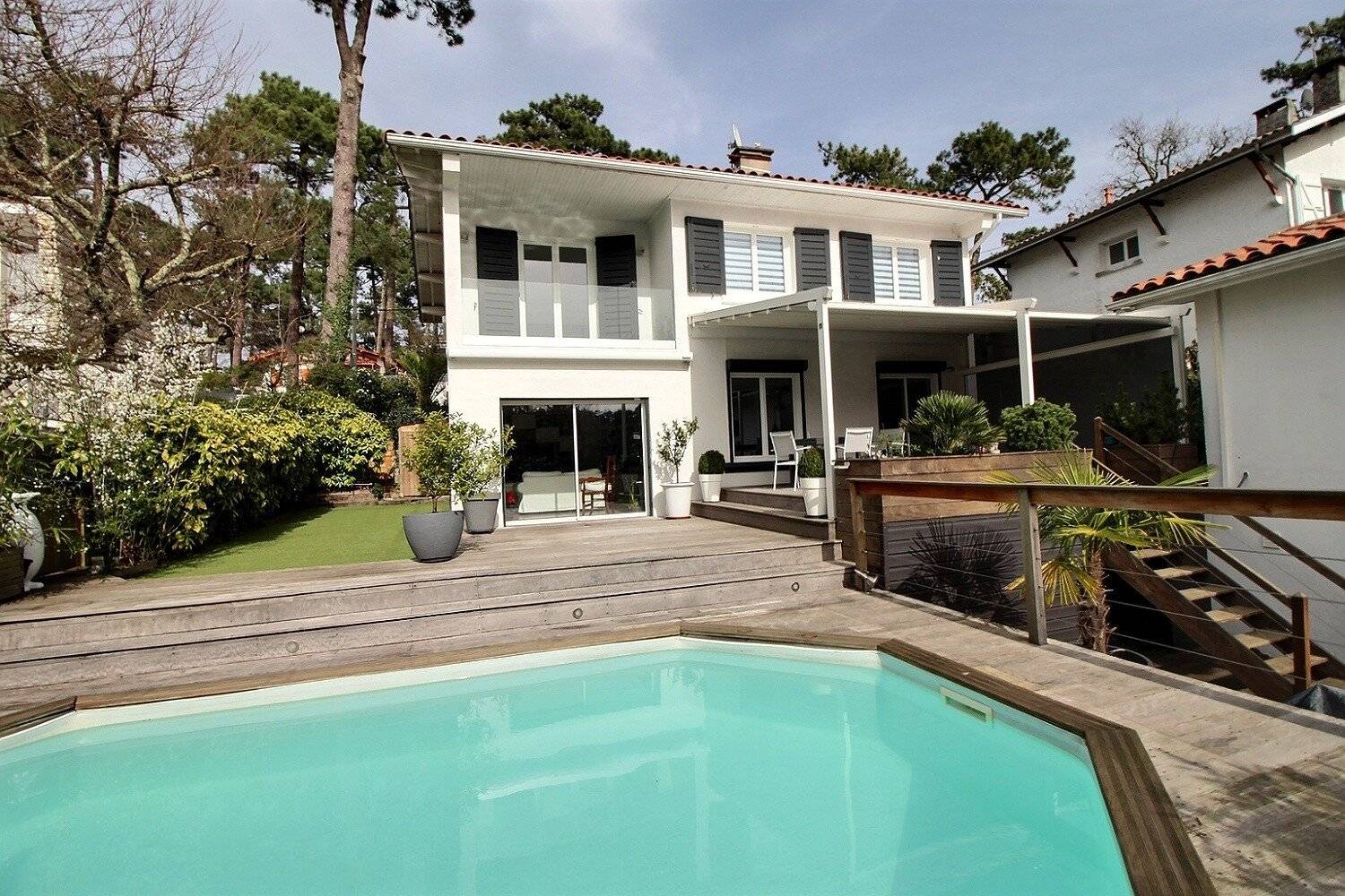 Magnifique villa rénovée avec piscine à vendre proche Golf ARCACHON
