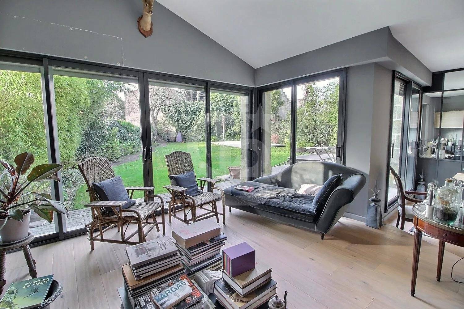 achat Maison en pierre rénovée avec grand jardin piscine et garages LE BOUSCAT