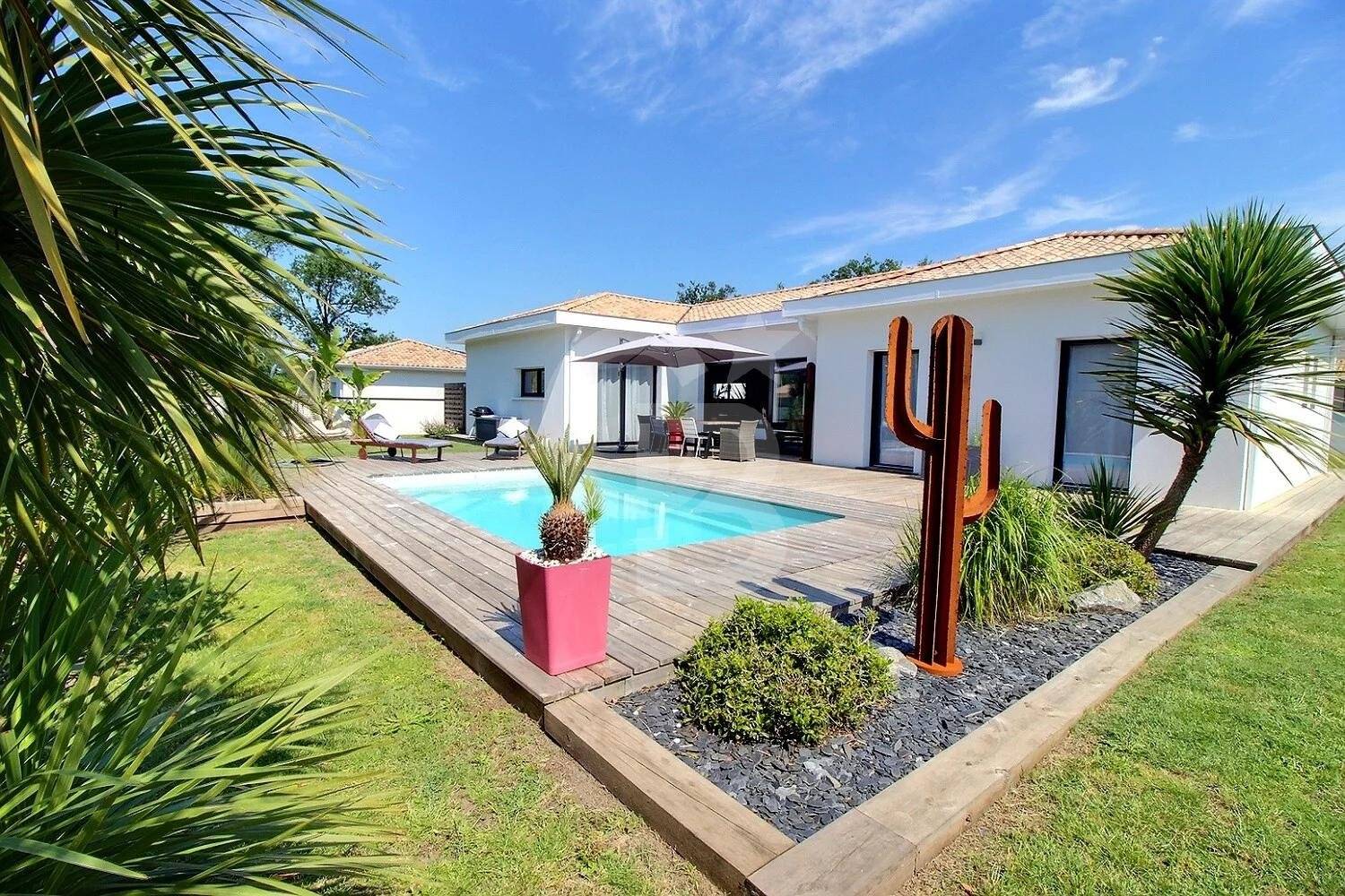 Superbe maison contemporaine avec piscine à vendre MIOS