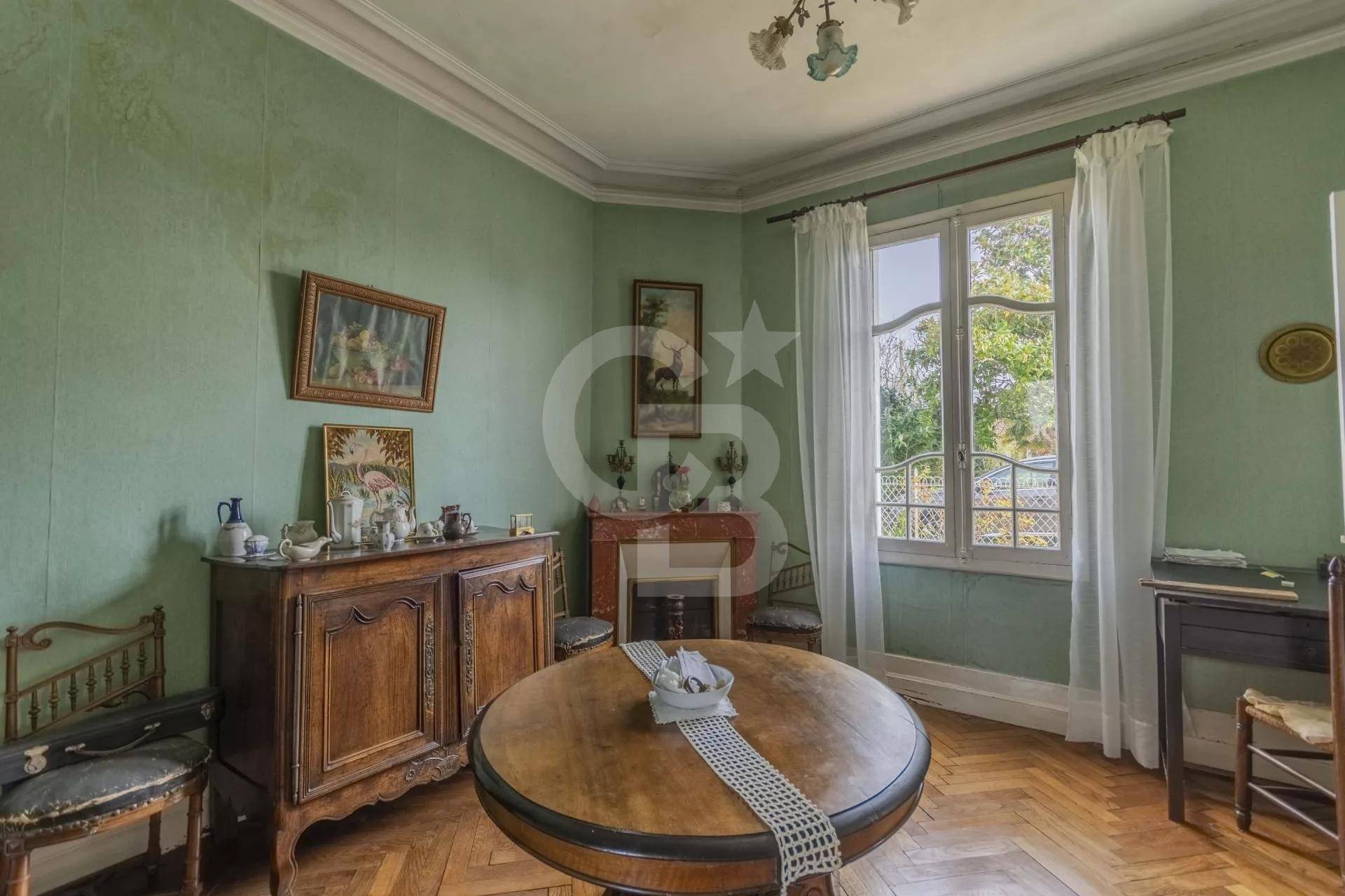 vente Maison en pierre à rénover avec 3 chambres et dépendance à AMBARÈS-ET-LAGRAVE