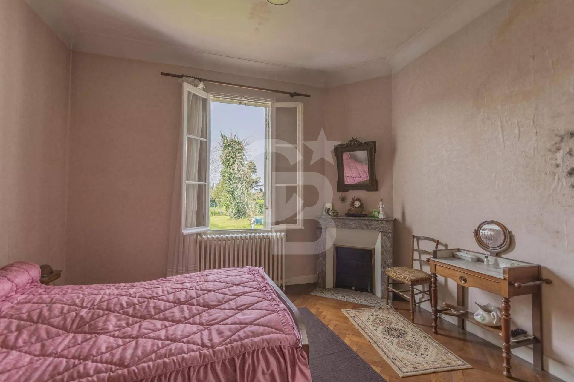 acheter Maison en pierre à rénover avec 3 chambres et dépendance à AMBARÈS-ET-LAGRAVE