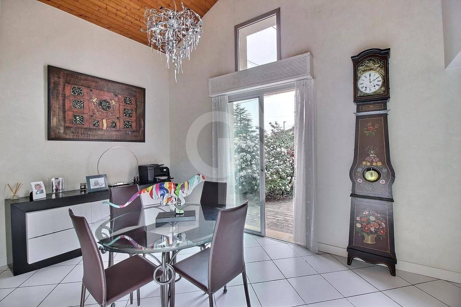 Charmante maison familiale plain pied 4 chambres avec piscine à vendre LIBOURNE