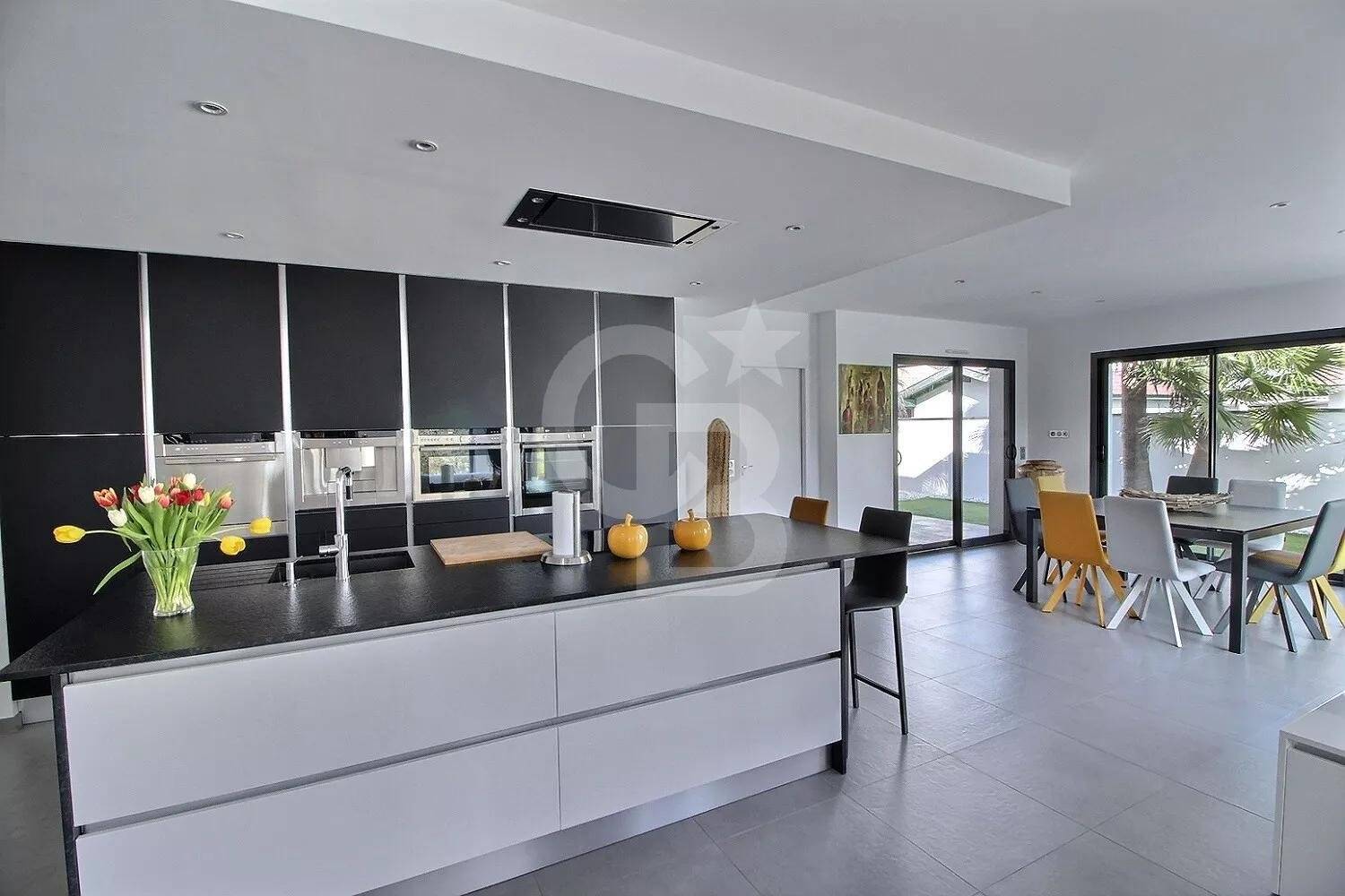 Vente superbe villa contemporaine plage à pieds LANTON