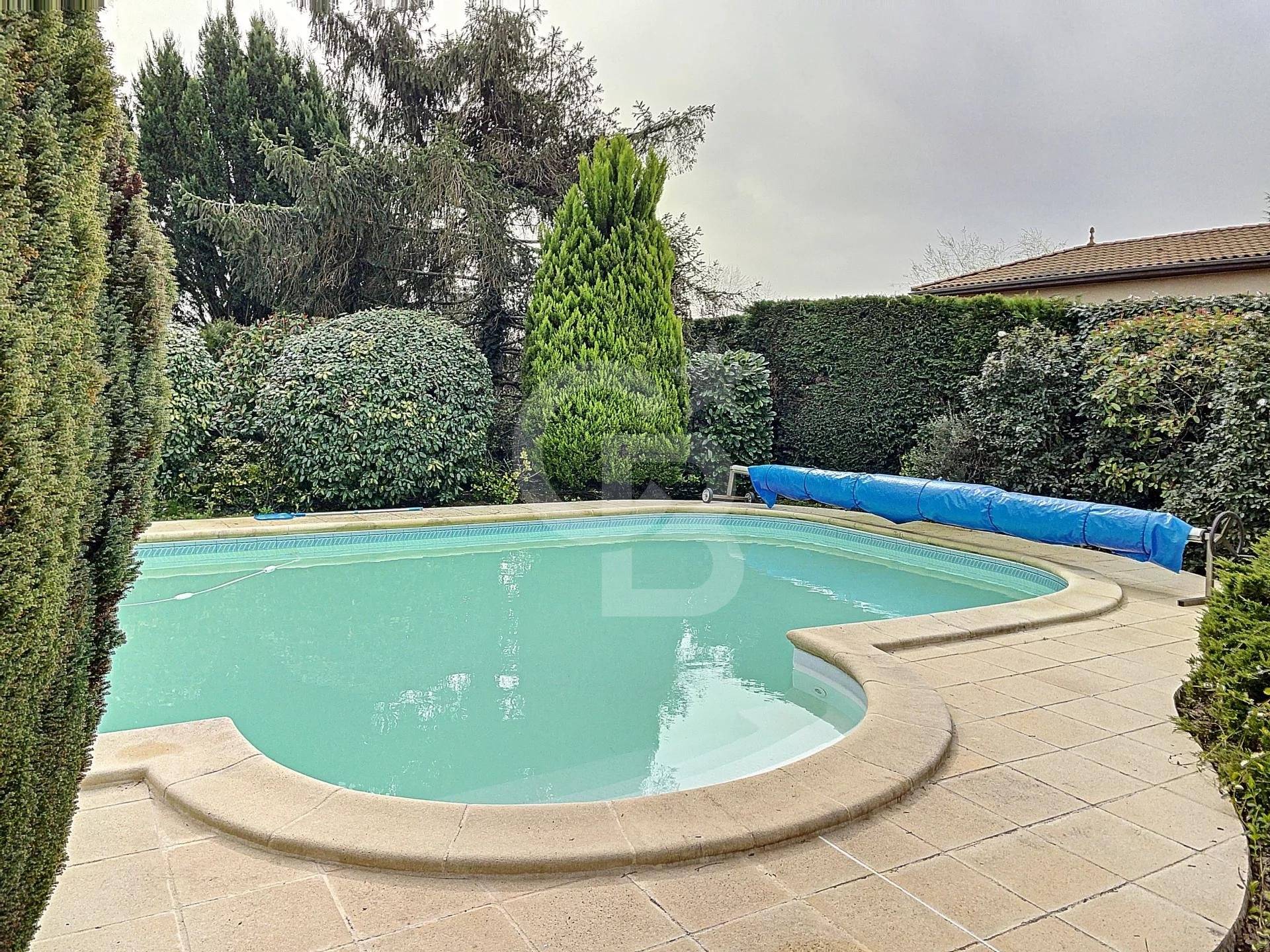 Maison familiale avec piscine à vendre À 5 MINUTES DE LIBOURNE