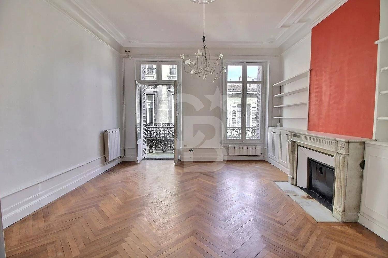 Magnifique appartement avec 4 chambres et cave privative à vendre BORDEAUX HÔTEL DE VILLE