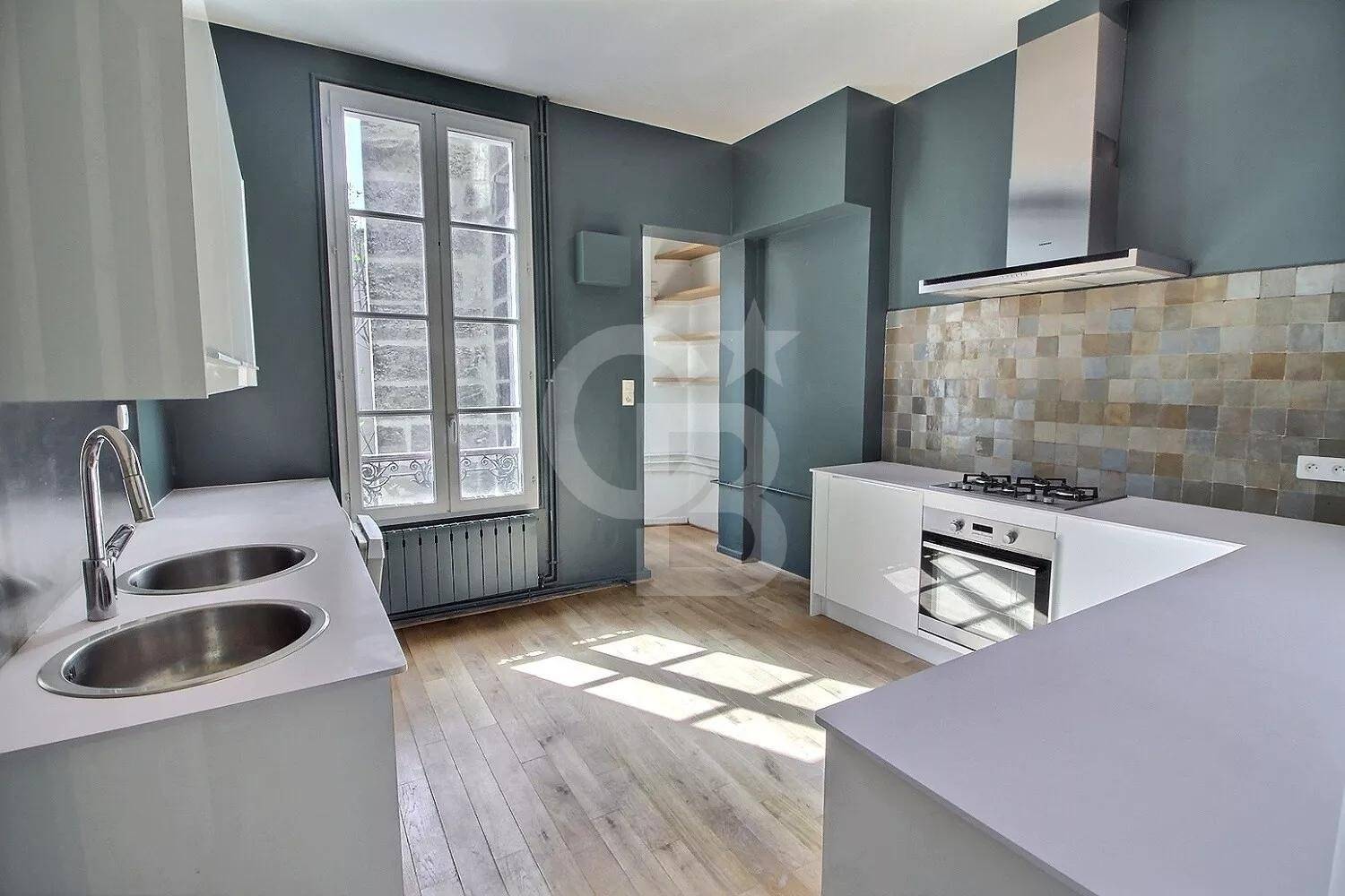 achat Magnifique appartement avec 4 chambres et cave privative à BORDEAUX HÔTEL DE VILLE