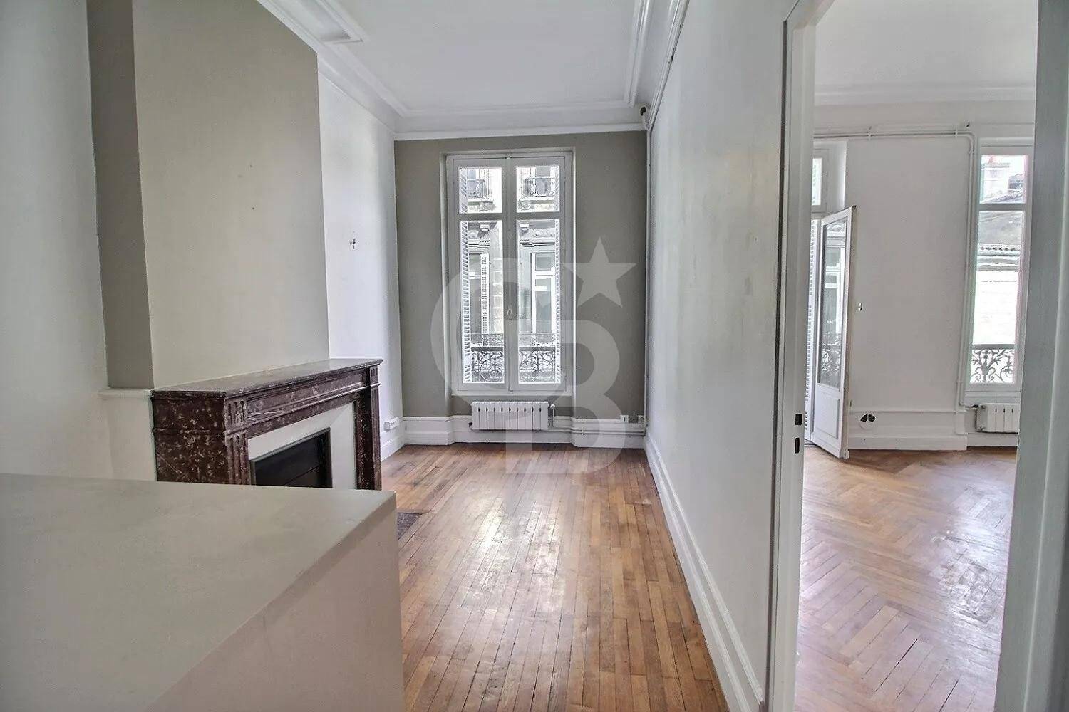 acheter Magnifique appartement avec 4 chambres et cave privative à BORDEAUX HÔTEL DE VILLE