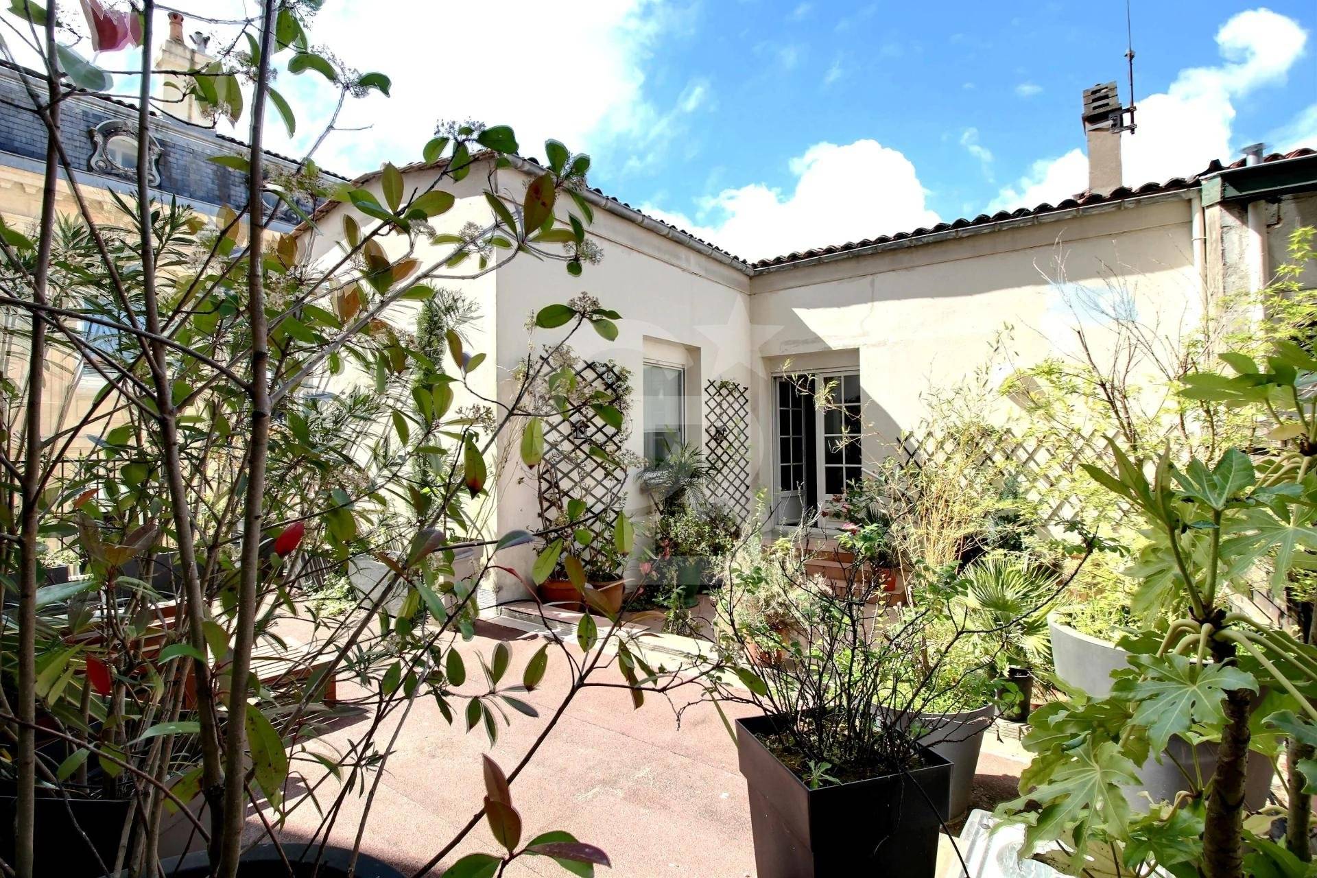 Maison contemporaine avec terrasse et garage à vendre BORDEAUX JARDIN PUBLIC