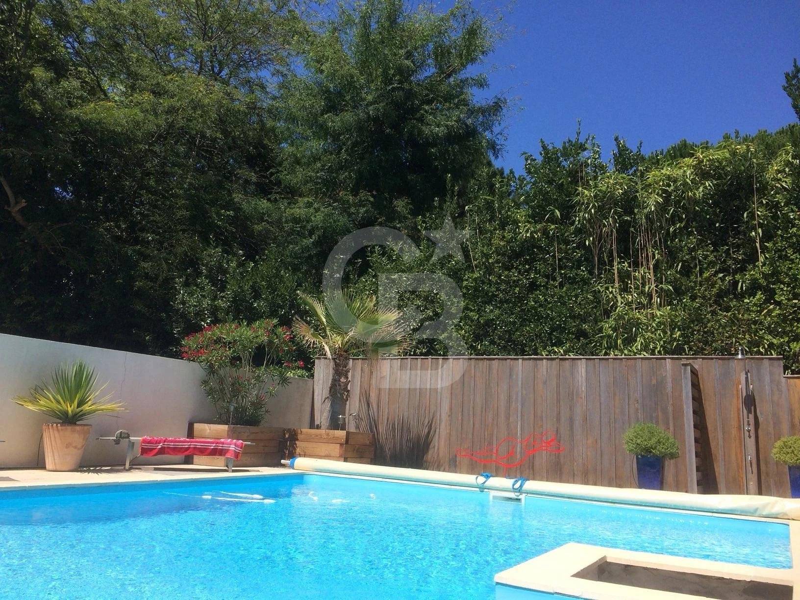 Villa d'architecte familiale avec piscine emplacement privilégié à vendre proche plage ARCACHON