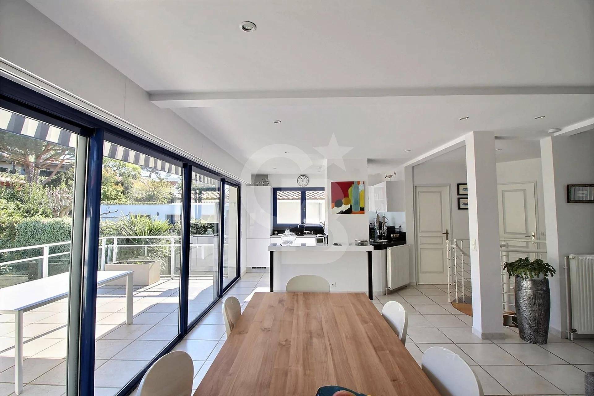 se loger Villa d'architecte familiale avec piscine emplacement privilégié proche plage ARCACHON