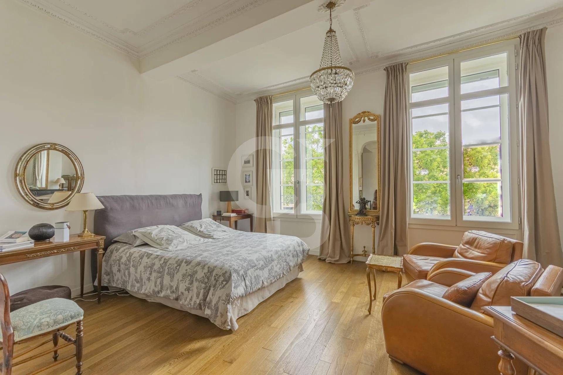 vente Jolie maison avec prestations anciennes et 4 chambres à BORDEAUX