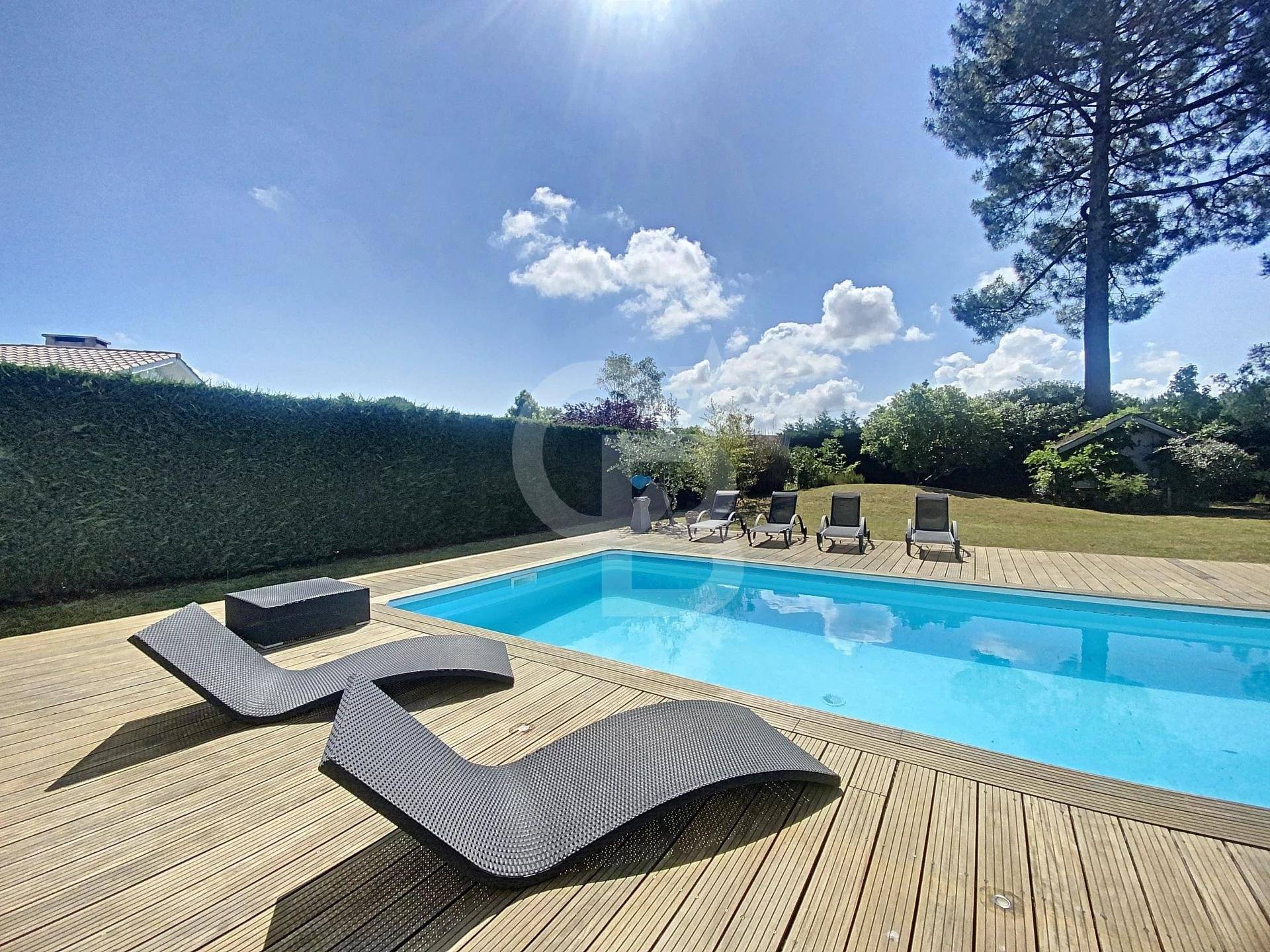 Grande villa 5 chambres avec piscine à vendre GUJAN-MESTRAS golf