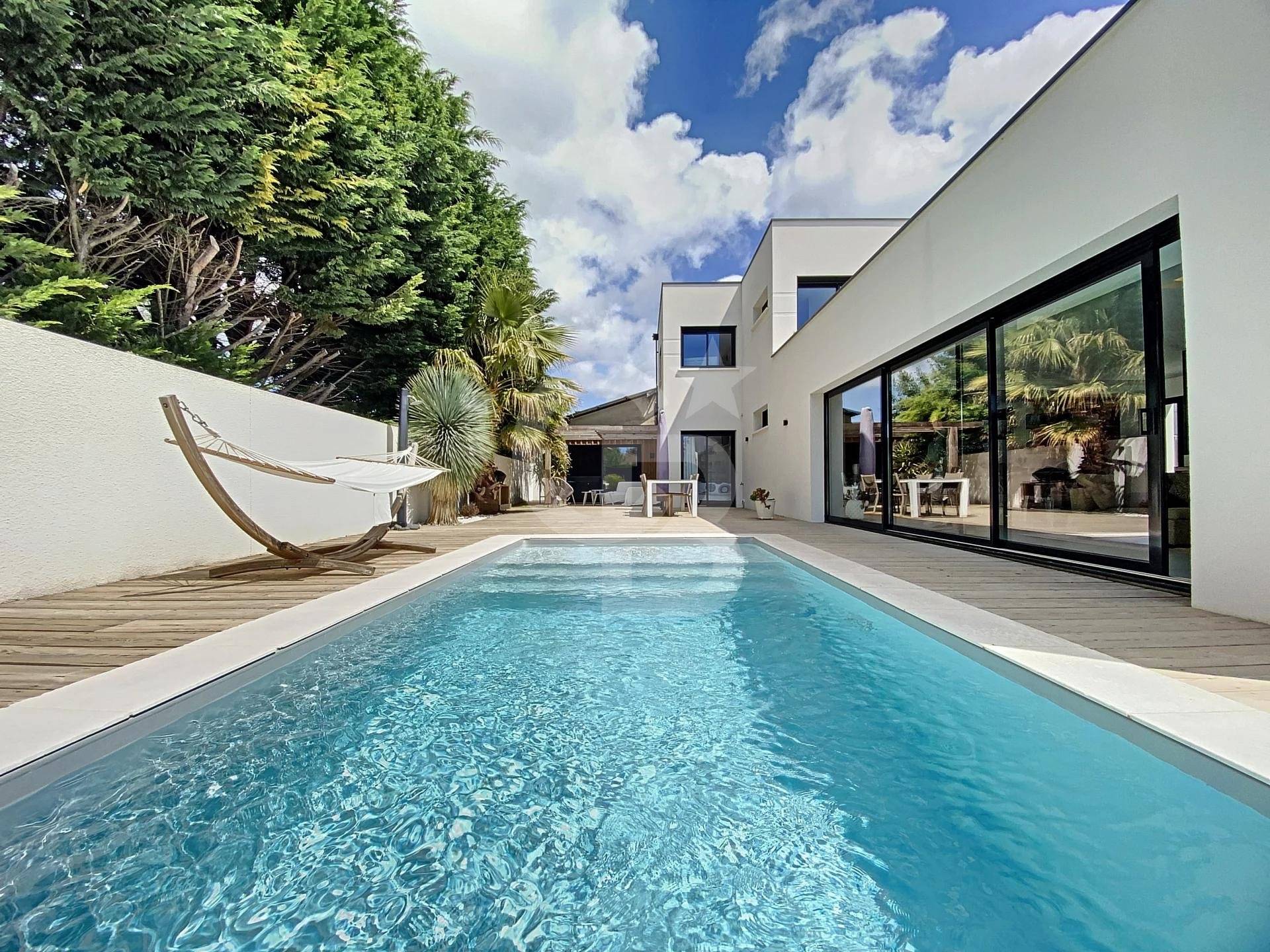 Maison contemporaine 4 chambres avec piscine au calme à vendre LA TESTE-DE-BUCH CENTRE