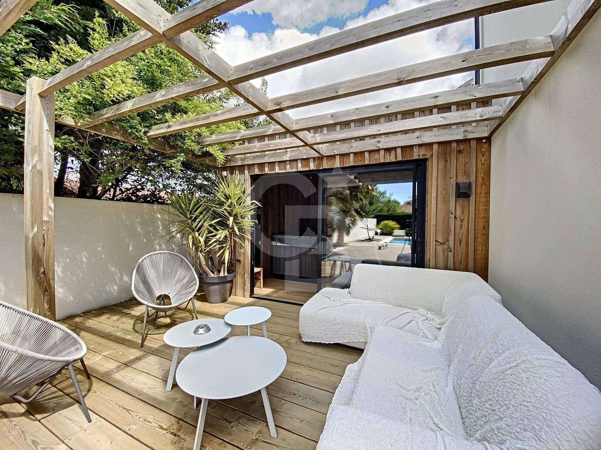 Vente maison contemporaine 4 chambres avec piscine au calme LA TESTE-DE-BUCH CENTRE