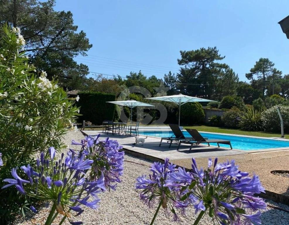 Villa avec piscine et grand jardin exposé sud à vendre CAP-FERRET CENTRE