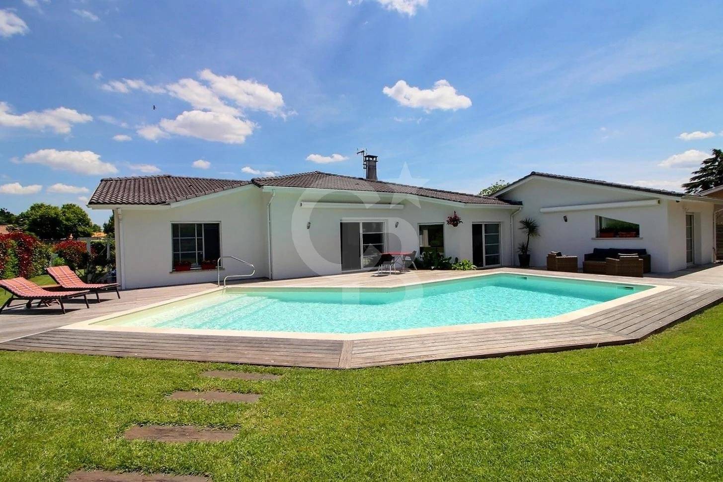 Maison contemporaine avec piscine et garage à vendre SAINT-MÉDARD-EN-JALLES