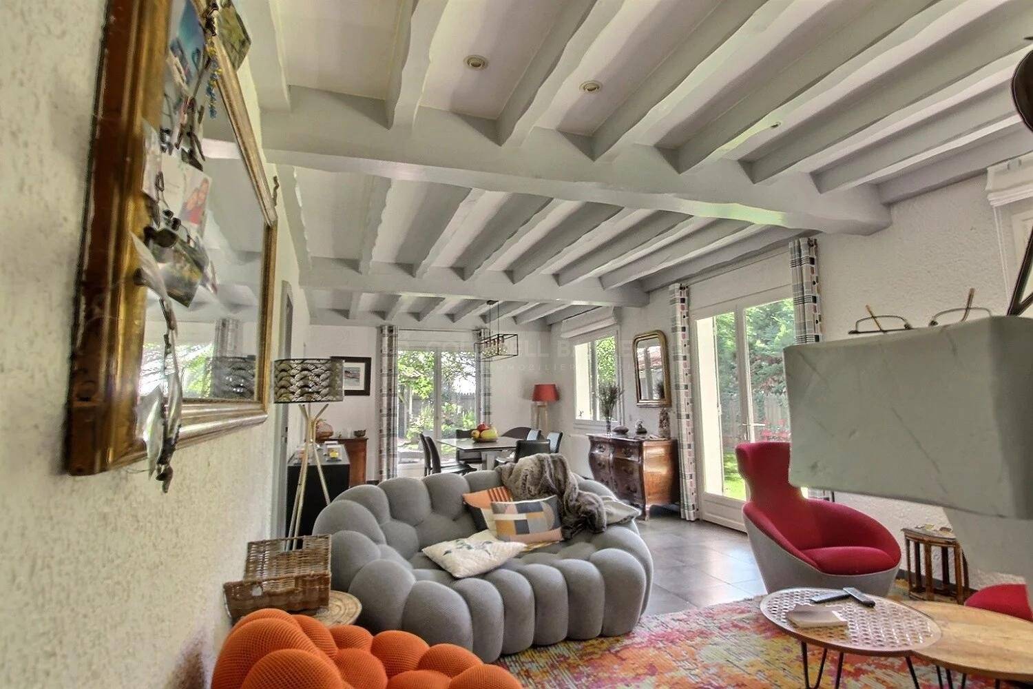 Maison de charme avec aperçu bassin et beau projet d'extension - Arès