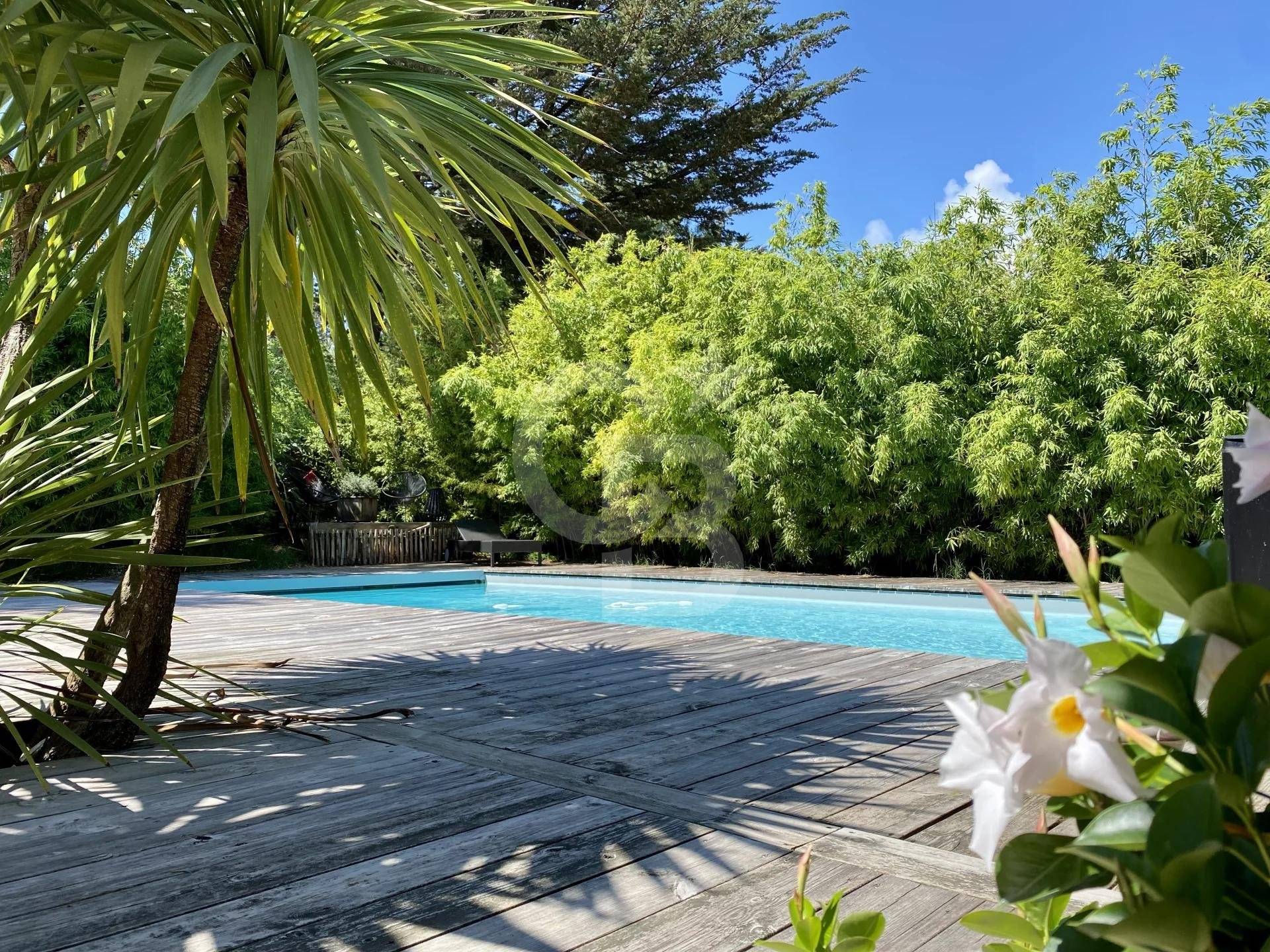 Magnifique villa en bois avec piscine à vendre CAP FERRET CENTRE