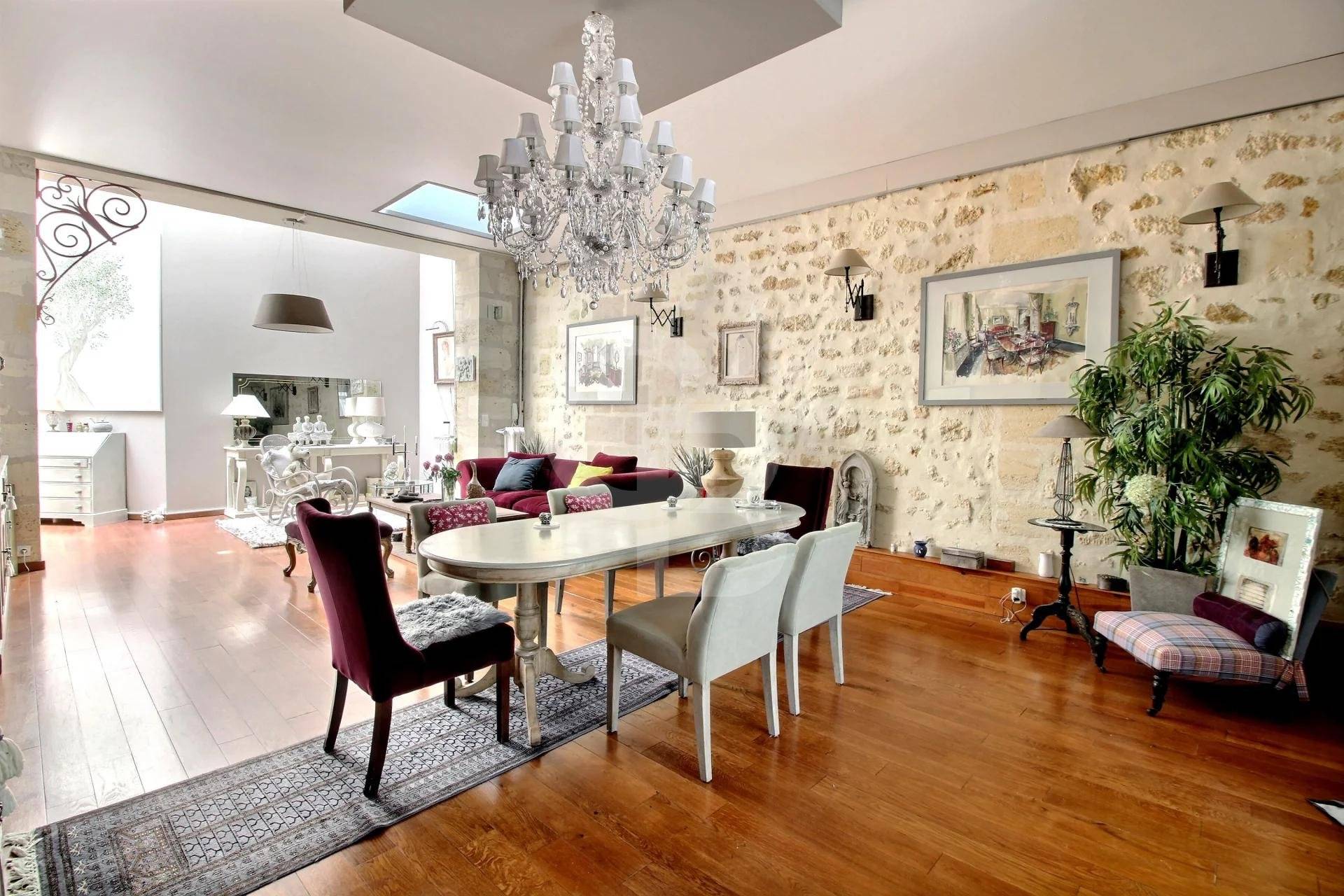 Magnifique appartement T3 rénové avec cave à vendre BORDEAUX TRIANGLE D'OR