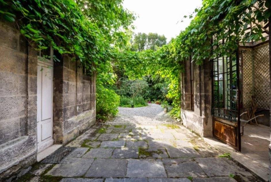 Appartement rénové dans un hôtel particulier à vendre BORDEAUX JARDIN PUBLIC