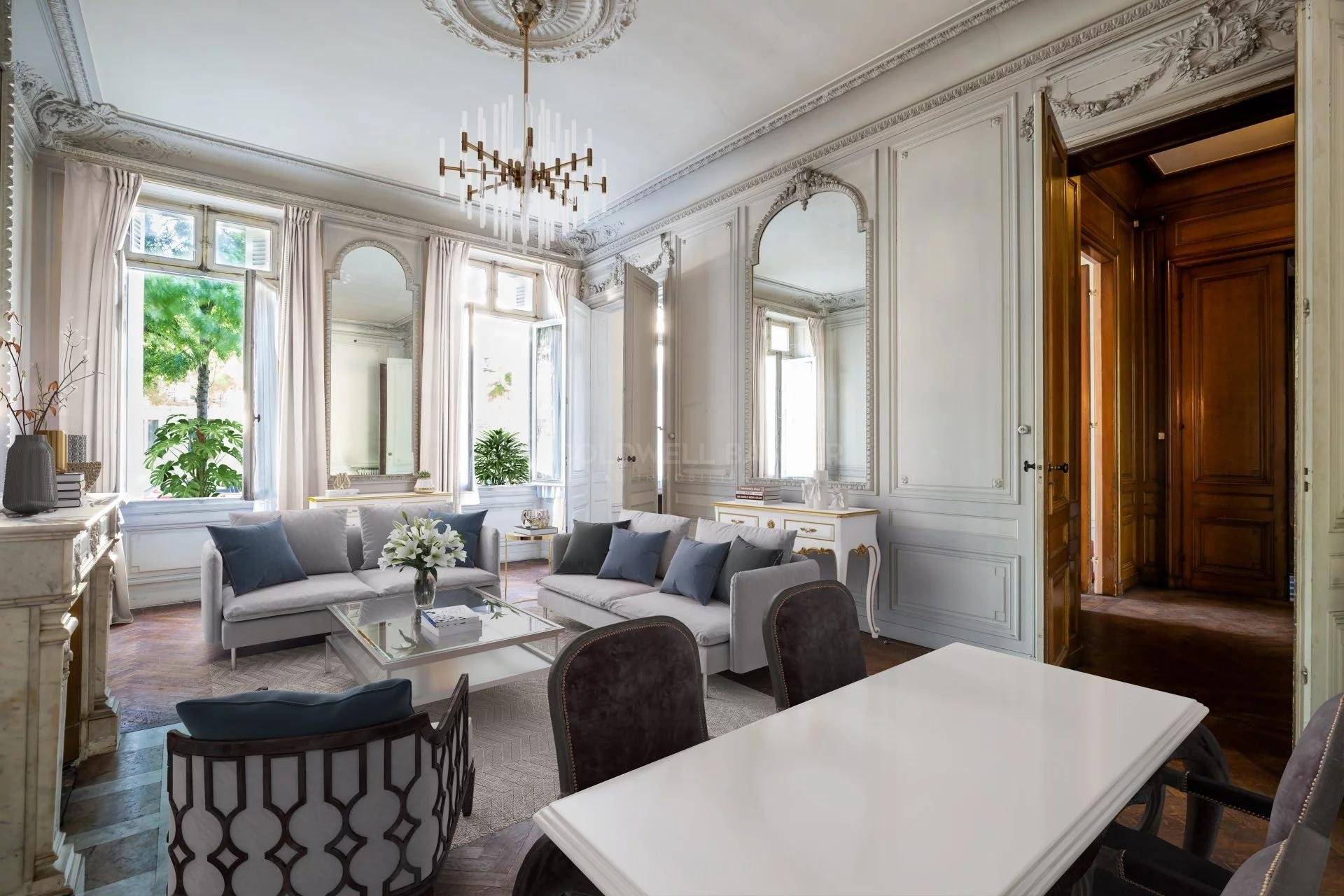 Appartement rénové dans un hôtel particulier à BORDEAUX JARDIN PUBLIC