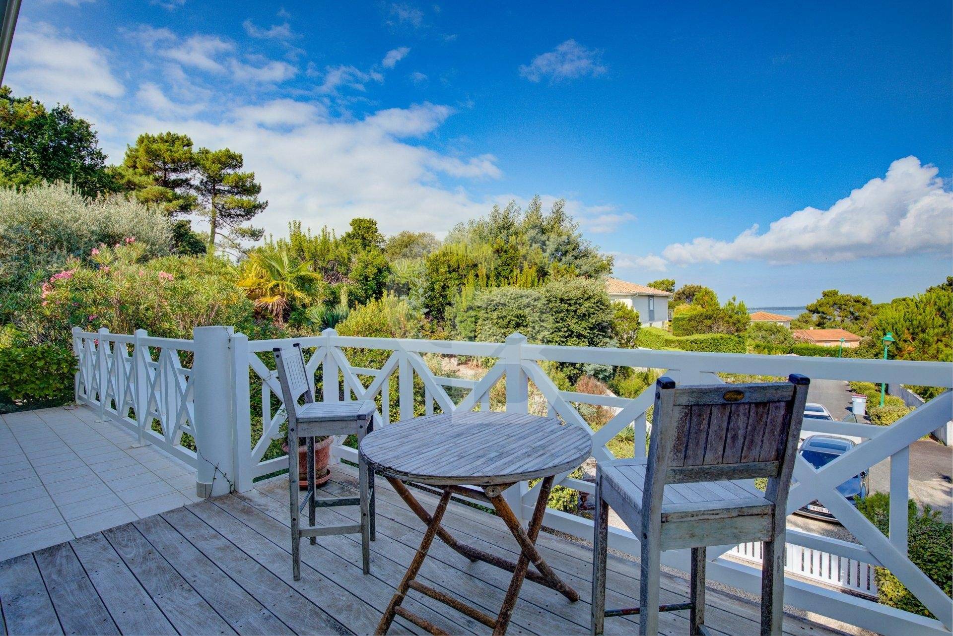 Achat villa familiale 7 chambres aperçu bassin PYLA SUR MER