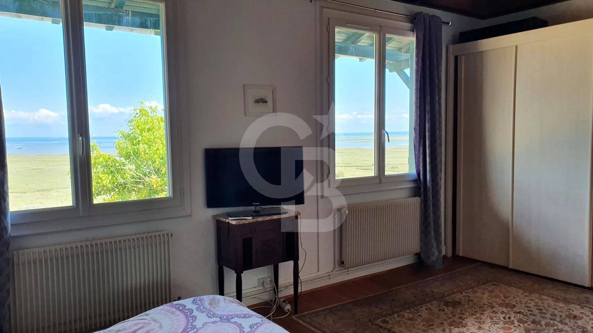 Maison authentique en première ligne du Bassin à vendre LÈGE-CAP-FERRET