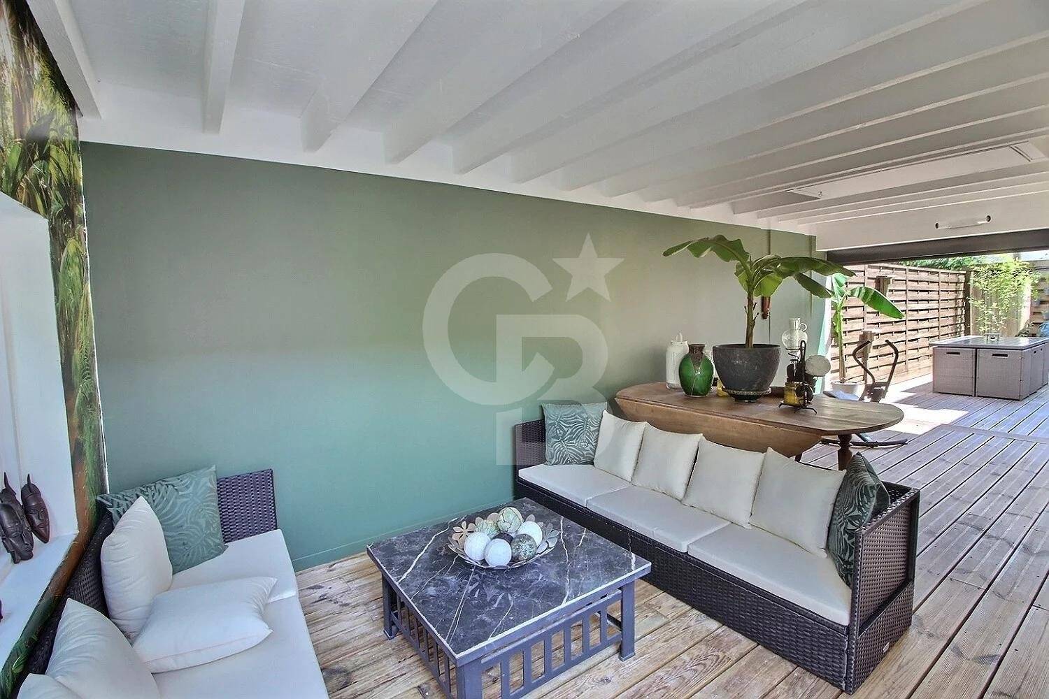 se loger Maison en pierre rénovée avec spa et terrasses LE BOUSCAT