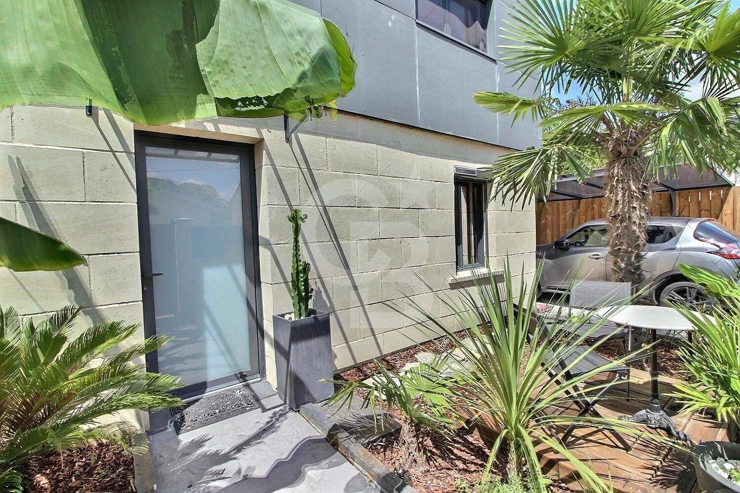 Maison en pierre rénovée avec spa et terrasses à vendre LE BOUSCAT