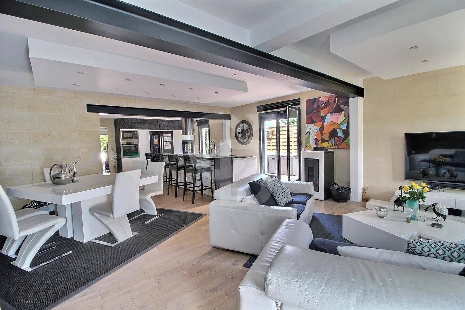 vente Maison en pierre rénovée avec spa et terrasses LE BOUSCAT