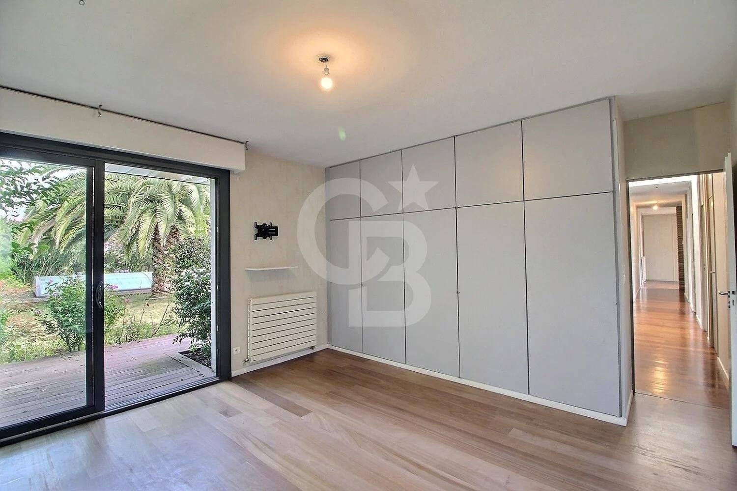 se loger Belle villa avec piscine et grand terrain à TALENCE