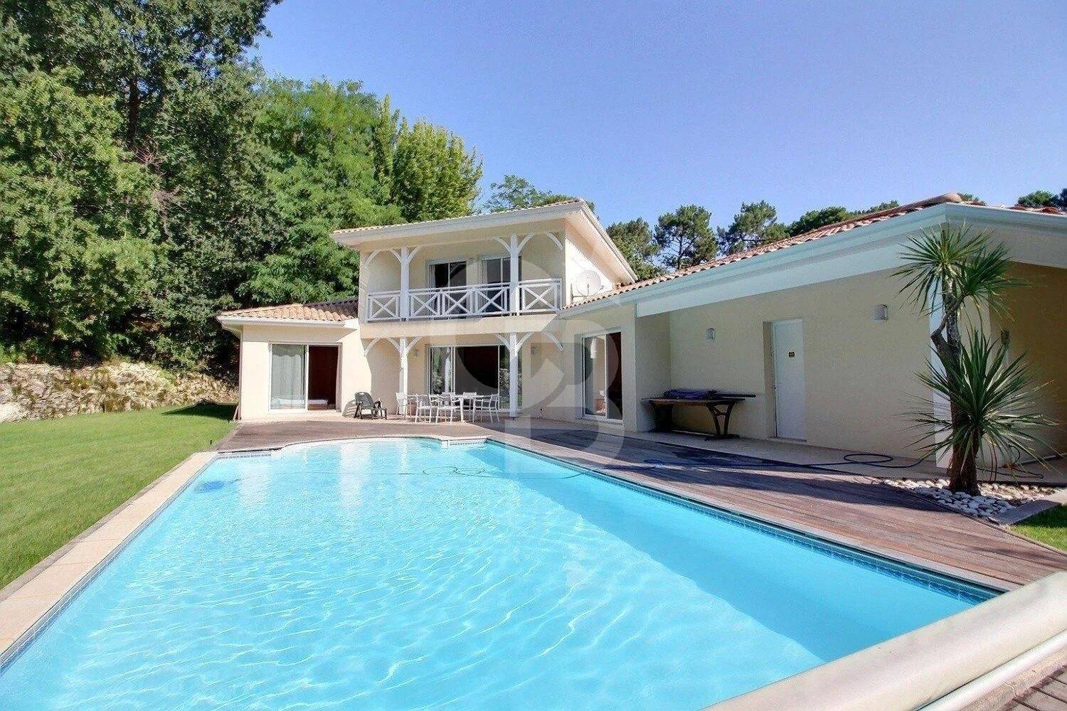 Belle maison contemporaine avec piscine à vendre ARCACHON PROCHE MOULLEAU