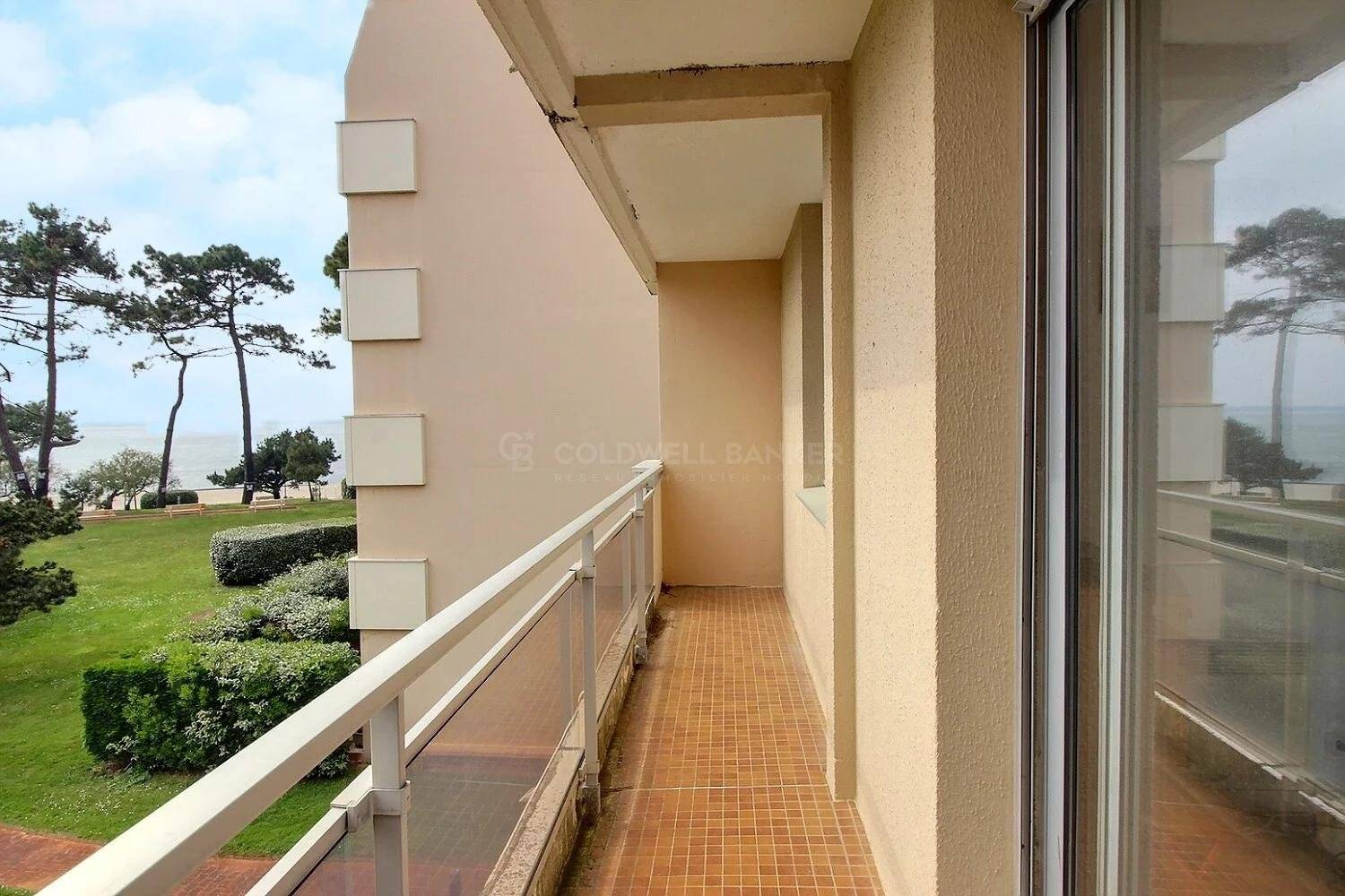 Appartement T2 avec terrasse à vendre en première ligne ARCACHON LE MOULLEAU