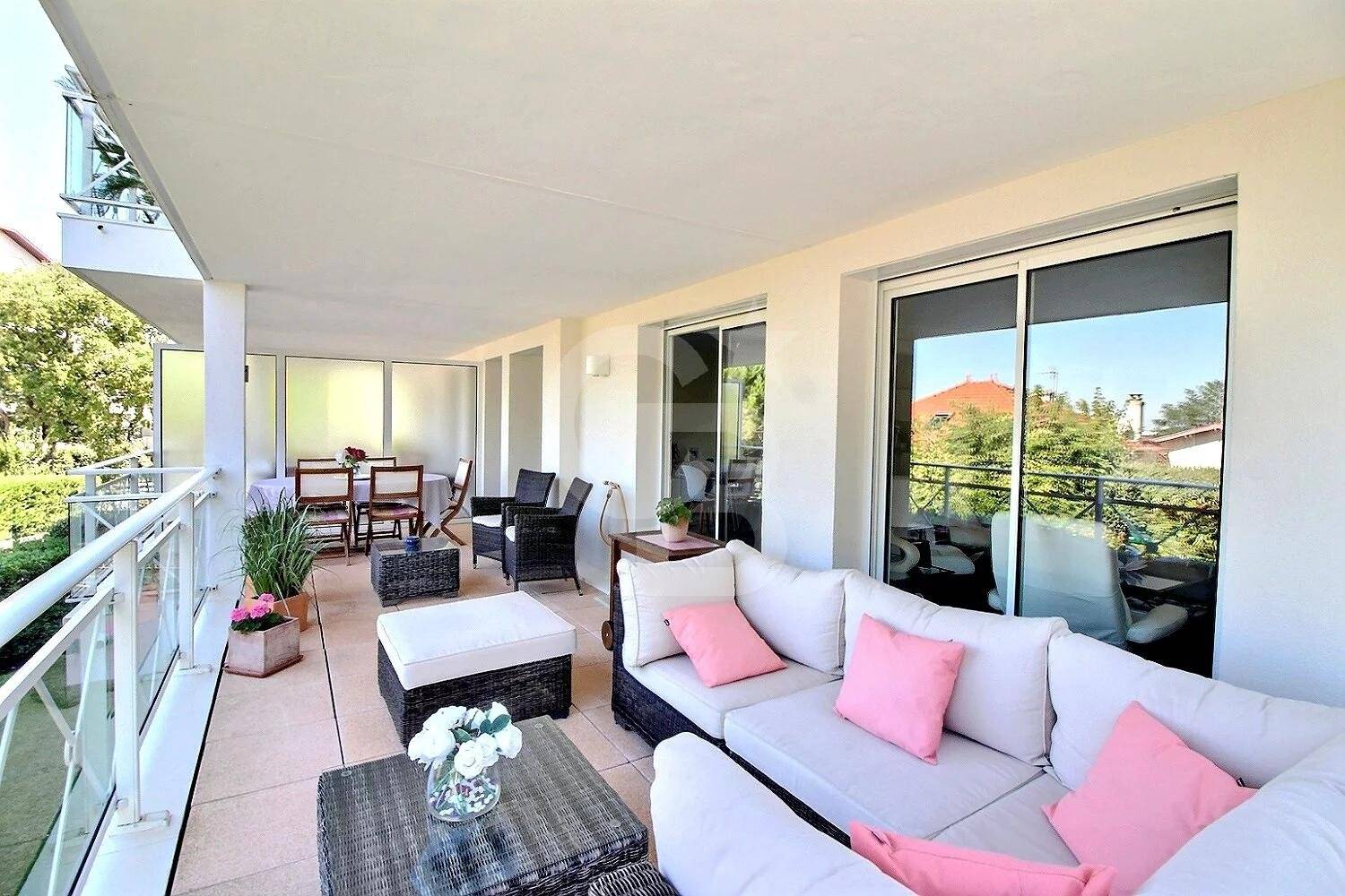 Appartement d'exception avec terrasse places de parking et aperçu bassin à vendre ARCACHON