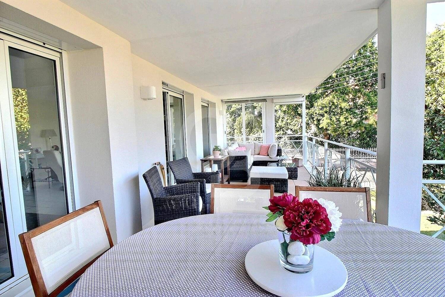 recherche Appartement d'exception avec terrasse places de parking et aperçu bassin à ARCACHON à vendre