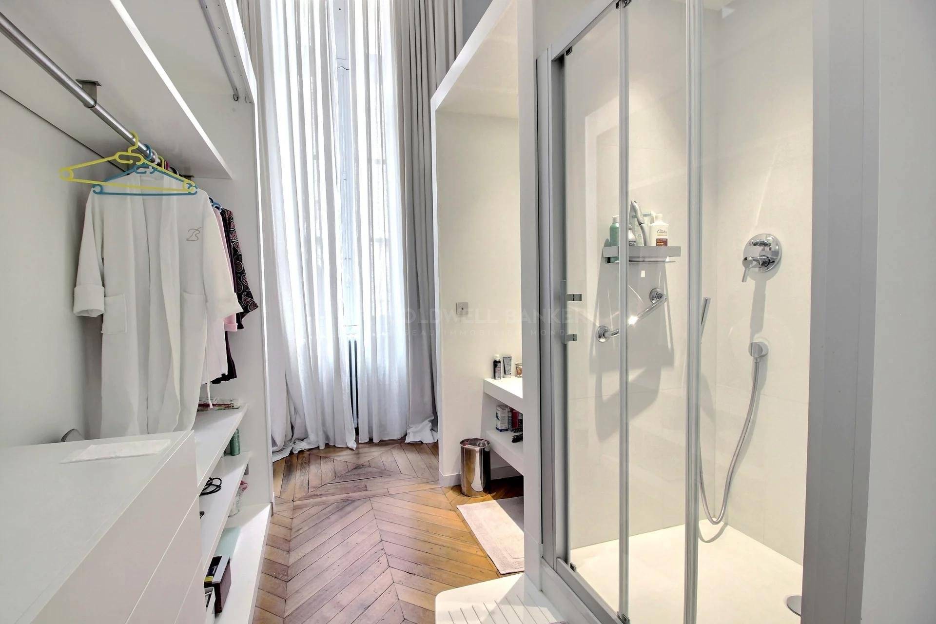 se loger Grand appartement prestigieux avec ascenseur et places de parking à BORDEAUX