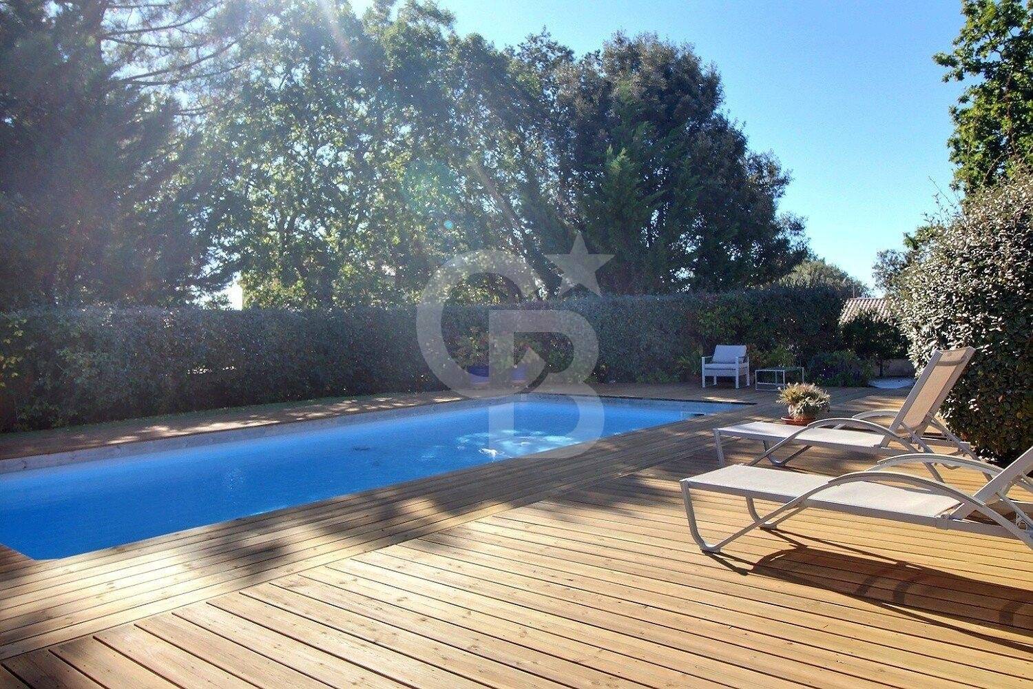 vente Superbe villa familiale avec piscine grand terrain et aperçu bassin à PYLA-SUR-MER