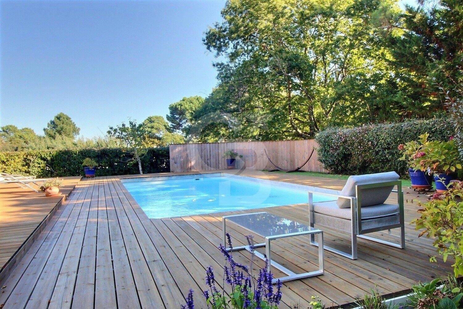 Superbe villa familiale avec piscine grand terrain et aperçu bassin à vendre PYLA-SUR-MER