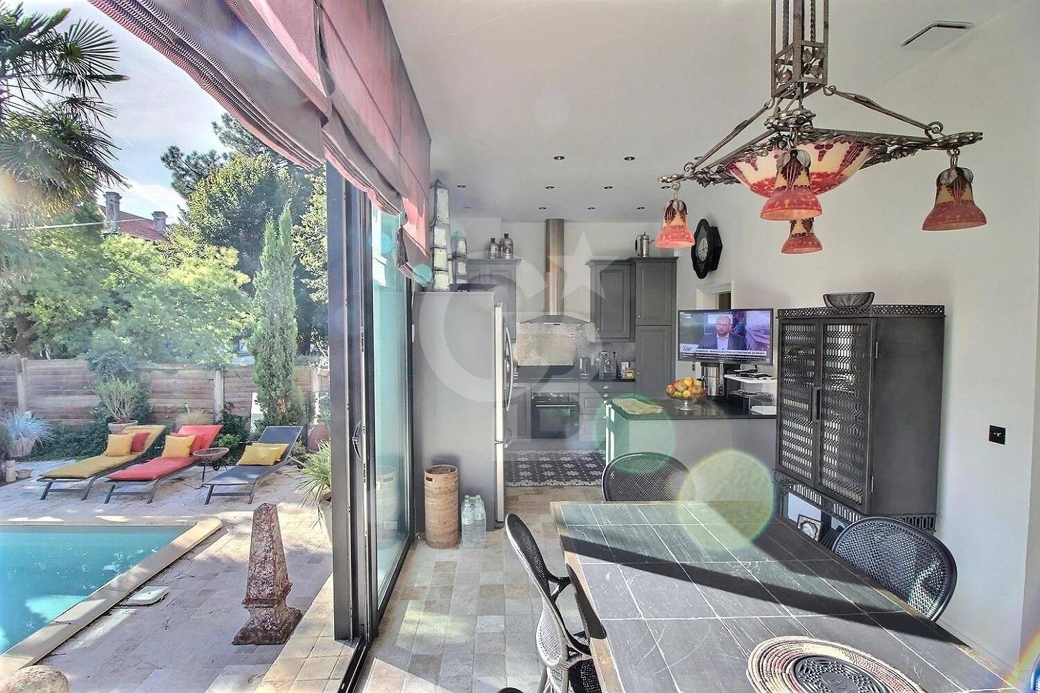 vente Charmante arcachonnaise rénovée avec piscine et place de parking à ARCACHON LE MOULLEAU