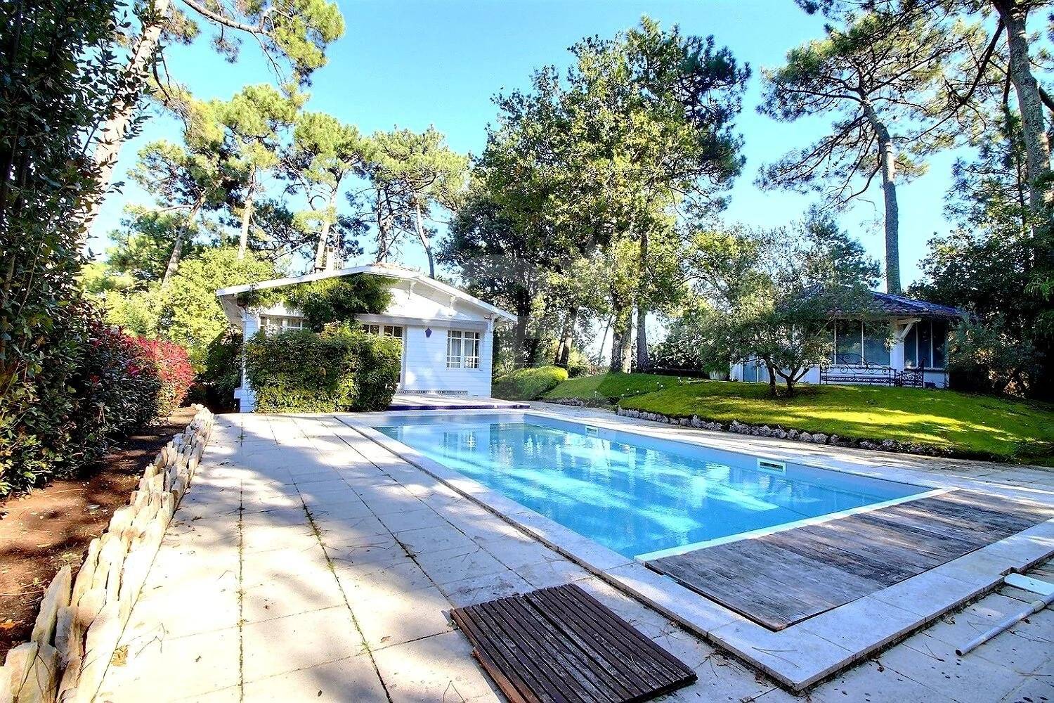 Charmante villa proche plage avec piscine à vendre PYLA SUR MER