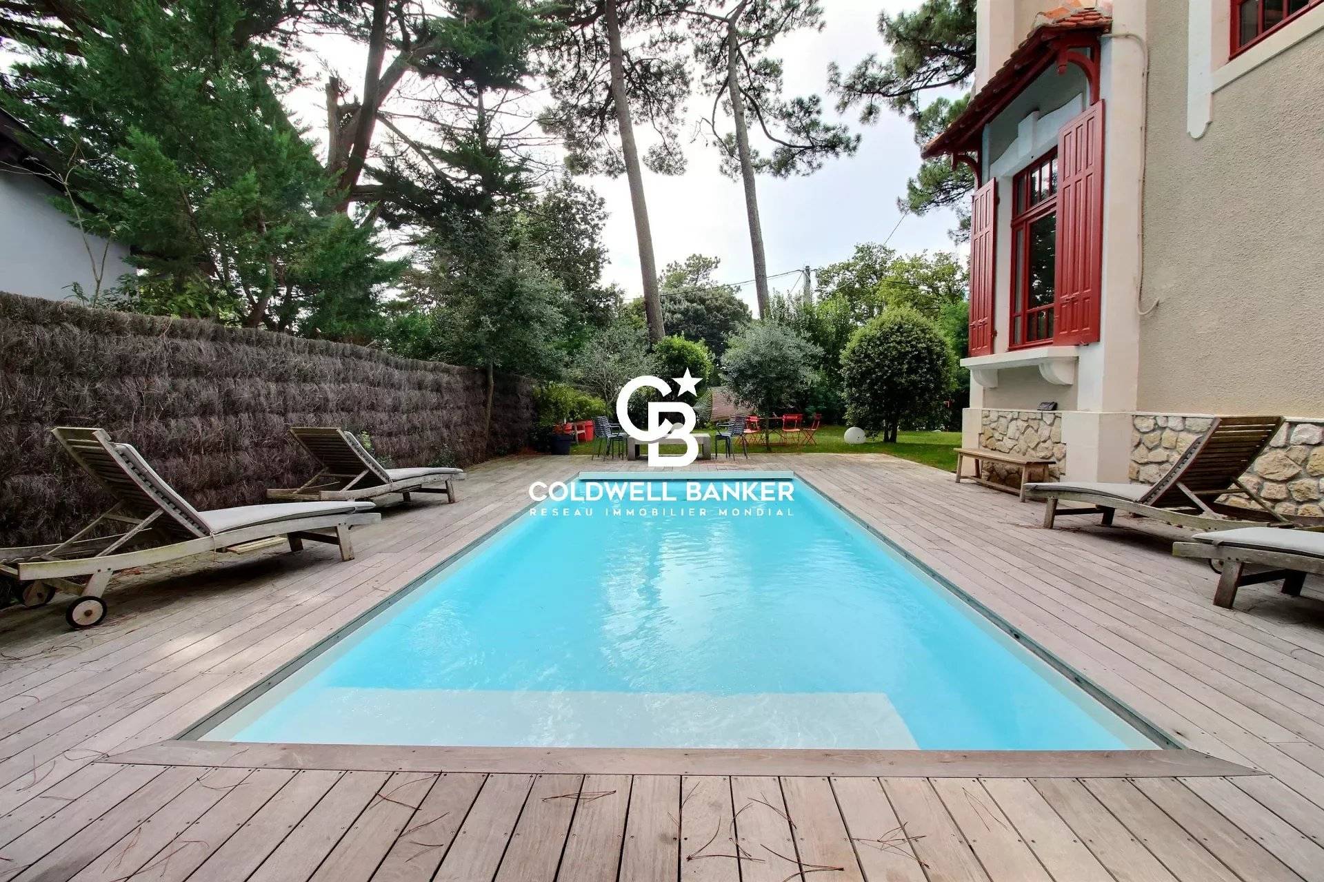 Arcachonnaise rénovée à vendre à Arcachon Le Moulleau - avec piscine, proche plages et commerces