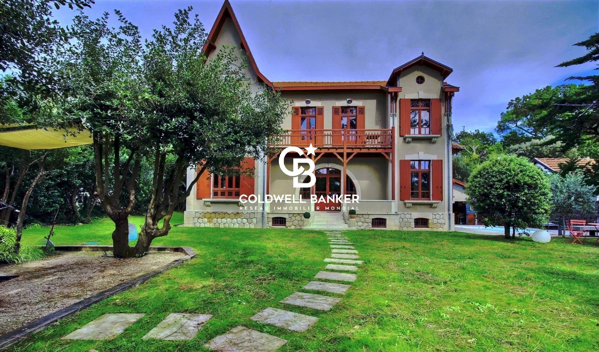 Arcachonnaise rénovée à vendre à Arcachon Le Moulleau - avec piscine, proche plages et commerces