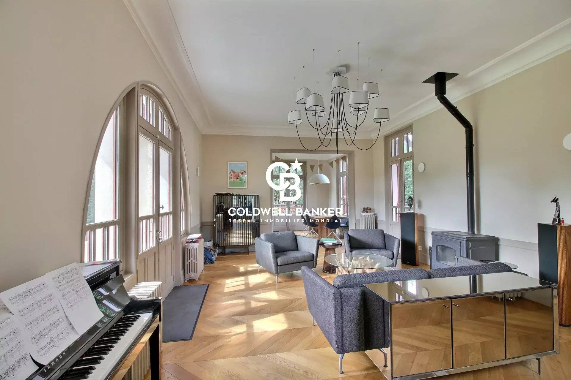 Arcachonnaise rénovée à vendre à Arcachon Le Moulleau - avec piscine, proche plages et commerces