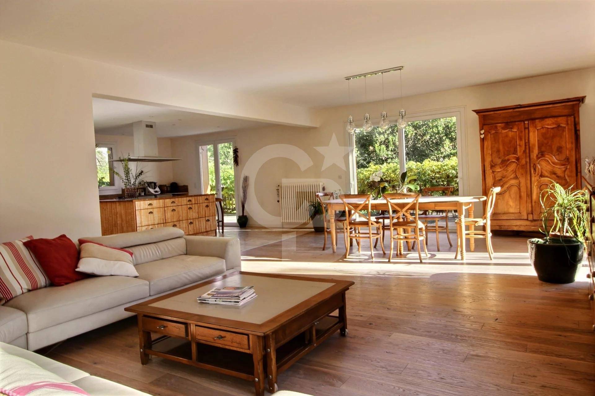 Recherche belle et grande villa avec aperçus bassin LÈGE CAP FERRET CLAOUEY