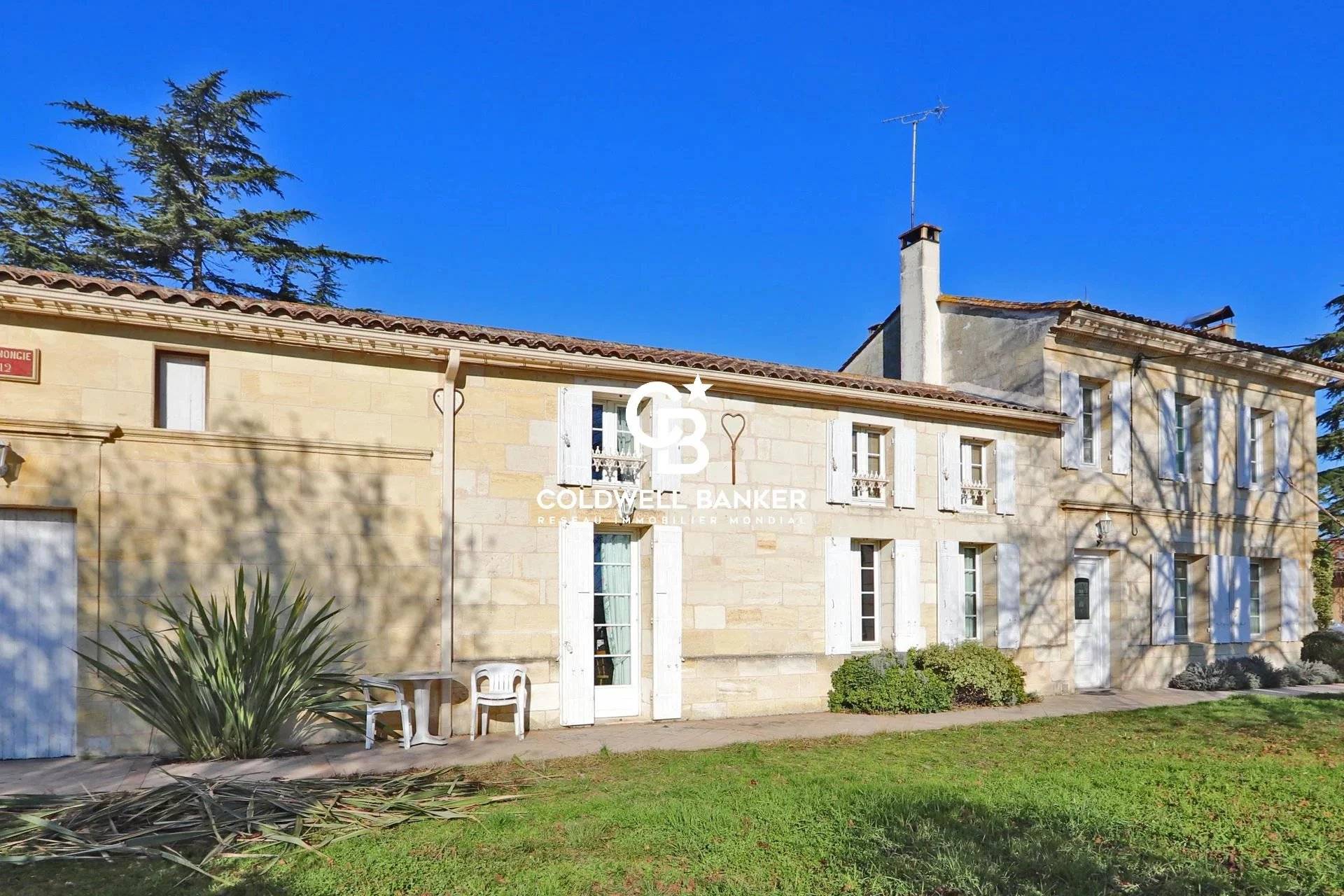 Propriété viticole bio avec 30 hectares de vignes AOC Proche Bordeaux