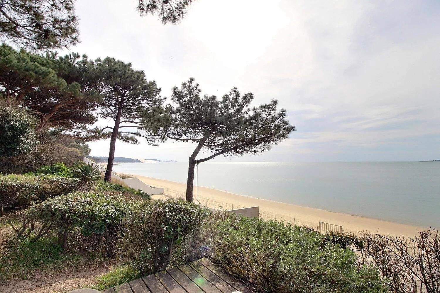 Exceptionnel terrain constructible en première ligne vue Bassin à vendre PYLA SUR MER