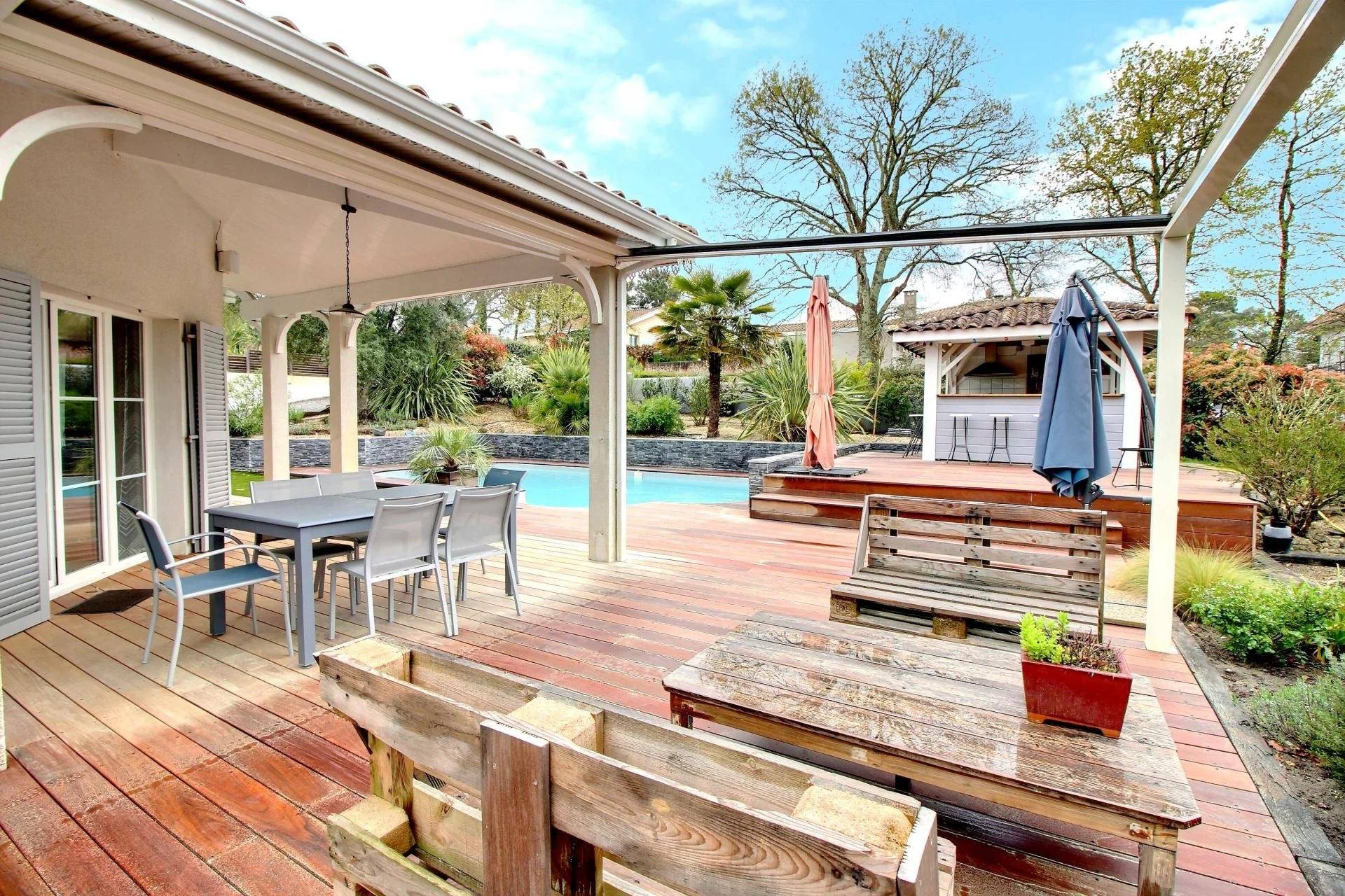 Maison de charme avec piscine et grand terrain à vendre LA TESTE-DE-BUCH