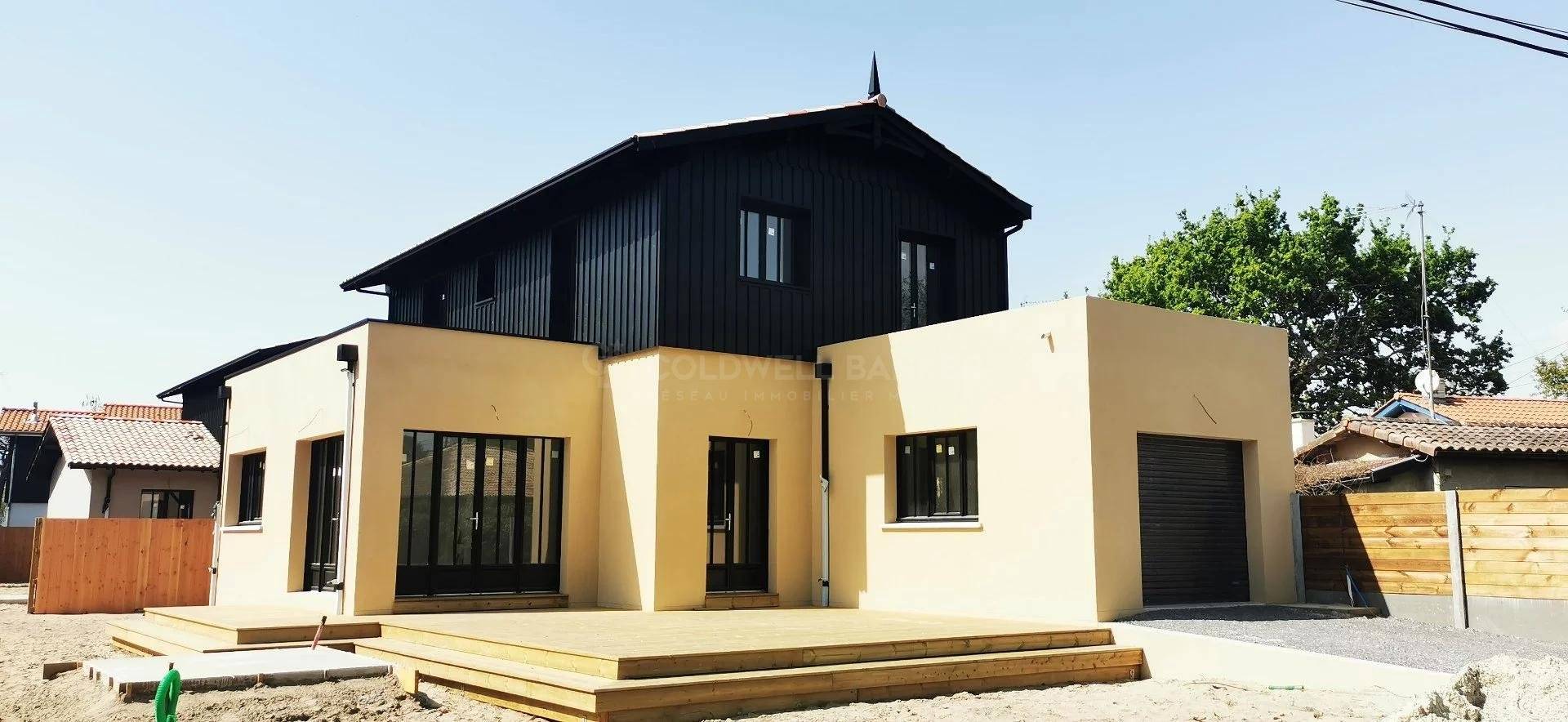 Recherche villa neuve proche de la plage avec aperçu bassin ANDERNOS-LES-BAINS