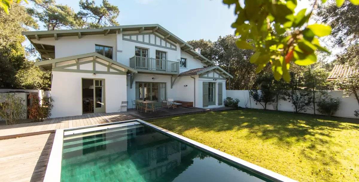 Villa exceptionnelle avec vue bassin et accès direct plage à vendre Pyla sur Mer